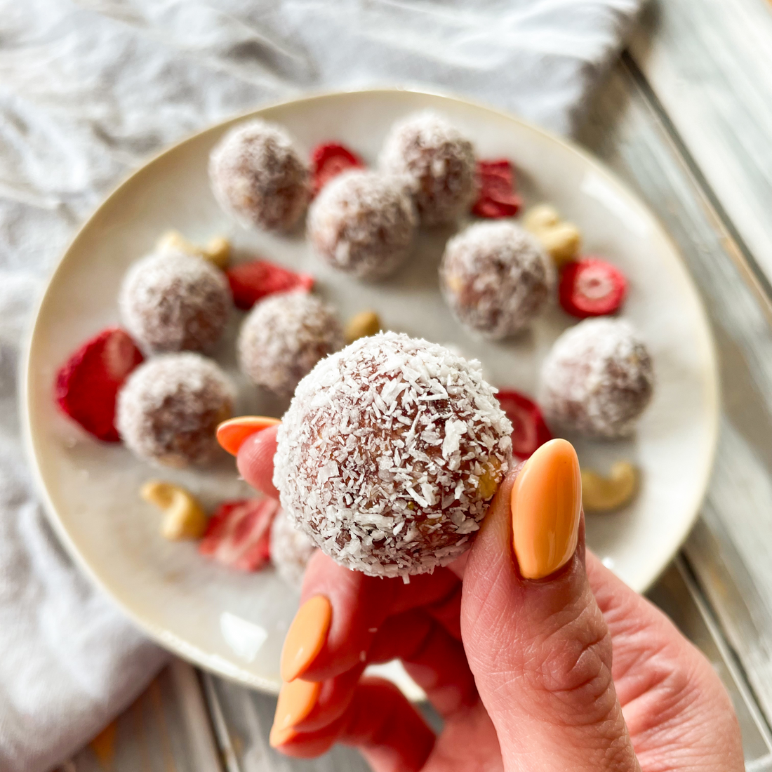 Erbeer-Kokos Energyballs